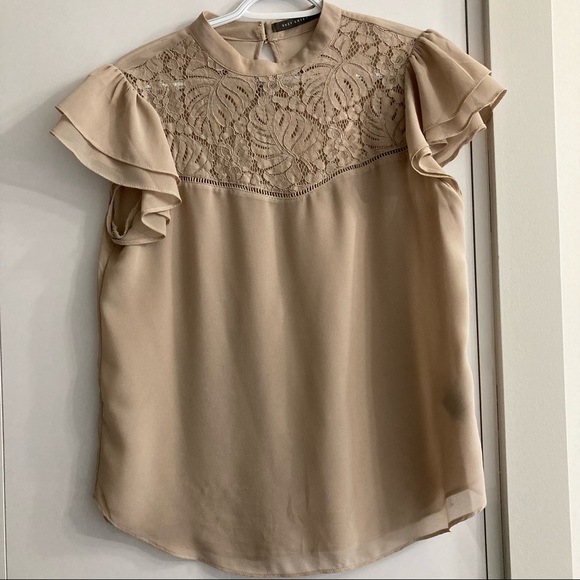 👚Suzy Shier taupe lace mock neck ruffle sleeve blouse👚 - Picture 1 of 6